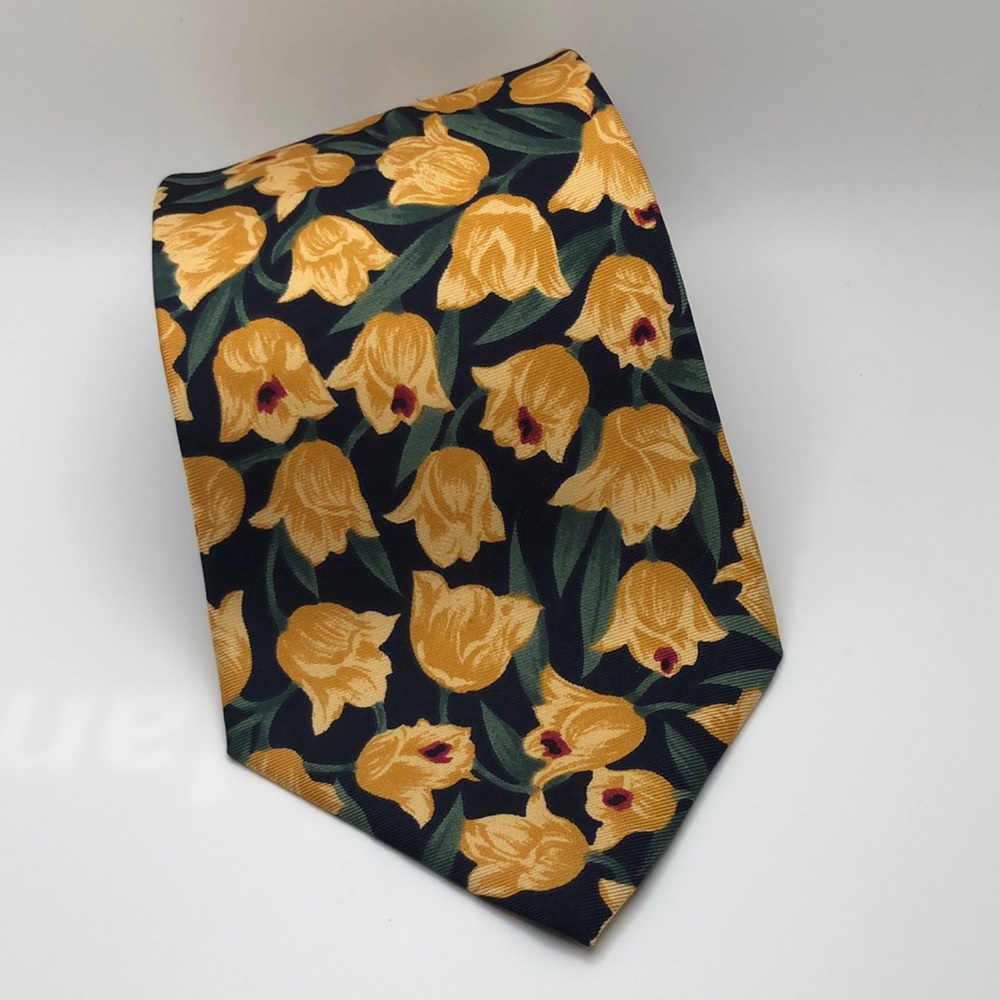 Liberty of London Floral Print Italian Silk made in USA necktie. VTG